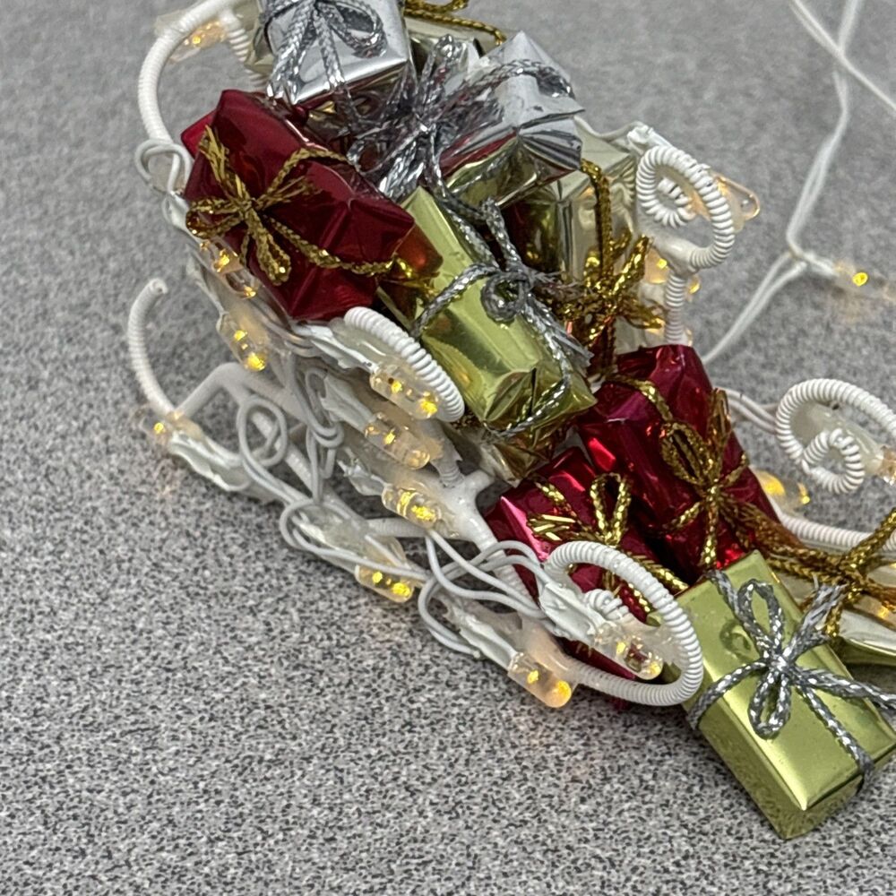 Lemax Miniature Lighted Sculpture Sleigh & Reindeer, Gifts, Wreaths, Working